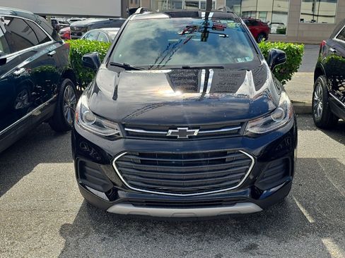 Used 2020 Chevrolet Trax LT w/ Driver Confidence Package FWD image 3