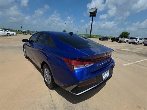 Used 2025 Hyundai Elantra SE FWD image 6