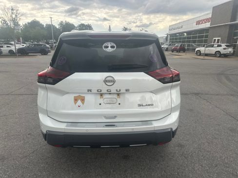 Used 2024 Nissan Rogue SL w/ SL Premium Package AWD/4WD image 6