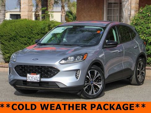 Used 2022 Ford Escape SE w/ SE Sport Appearance Package image 4