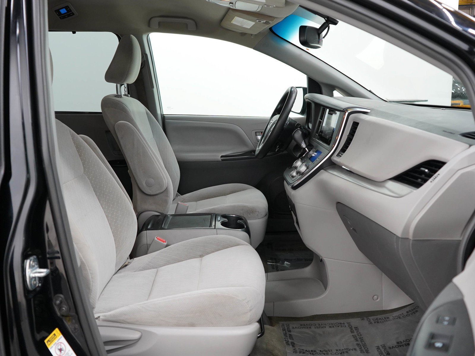 Used 2017 Toyota Sienna LE FWD image 12