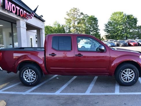 Used 2015 Nissan Frontier SV w/ SV Value Truck Package AWD/4WD image 6