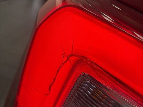 Used 2020 Ford Explorer XLT w/ Equipment Group 202A image 10