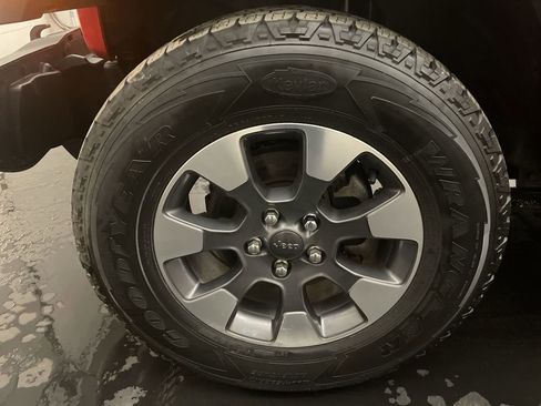 Used 2022 Jeep Wrangler Unlimited Sahara w/ Cold Weather Group image 27