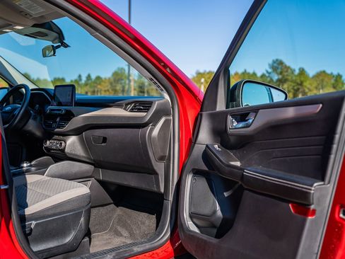 Certified 2021 Ford Escape SE w/ SE Sport Appearance Package image 12