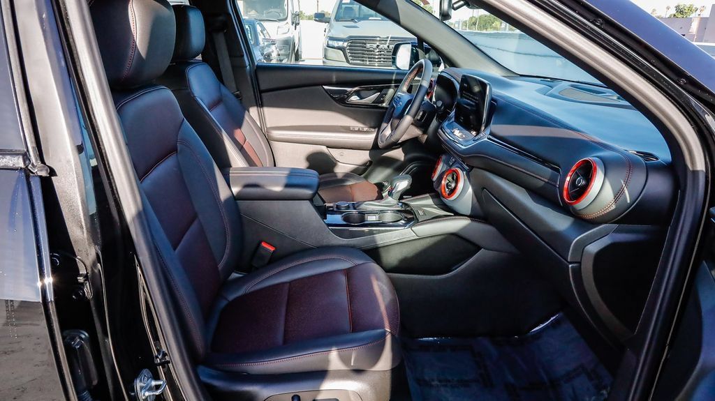 Used 2025 Chevrolet Blazer RS AWD/4WD image 20