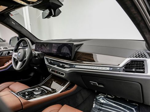 Used 2024 BMW X7 xDrive40i w/ M Sport Package image 19