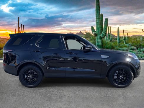 Used 2019 Land Rover Discovery SE image 2