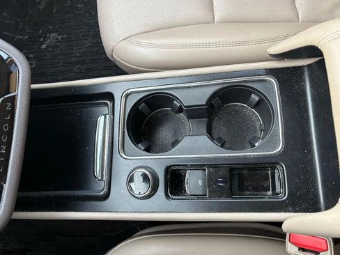 Used 2020 Lincoln Corsair Sport Utility 4D w/ Equipment Group 101A image 16