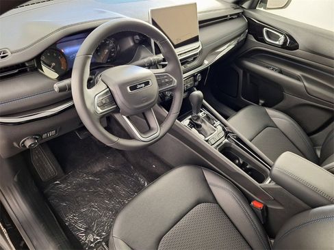 New 2026 Jeep Compass Latitude image 10