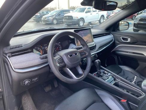 Used 2024 Jeep Compass Latitude image 12