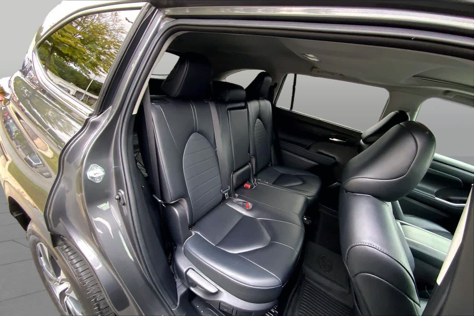 Used 2023 Toyota Highlander XLE FWD image 17