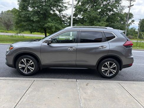 Used 2019 Nissan Rogue SV w/ Sun & Sound Touring Package AWD/4WD image 4