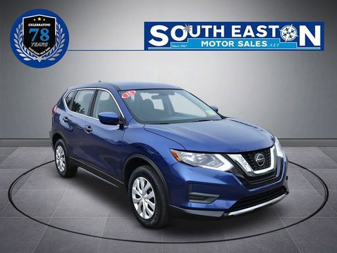 Used 2018 Nissan Rogue S image 2