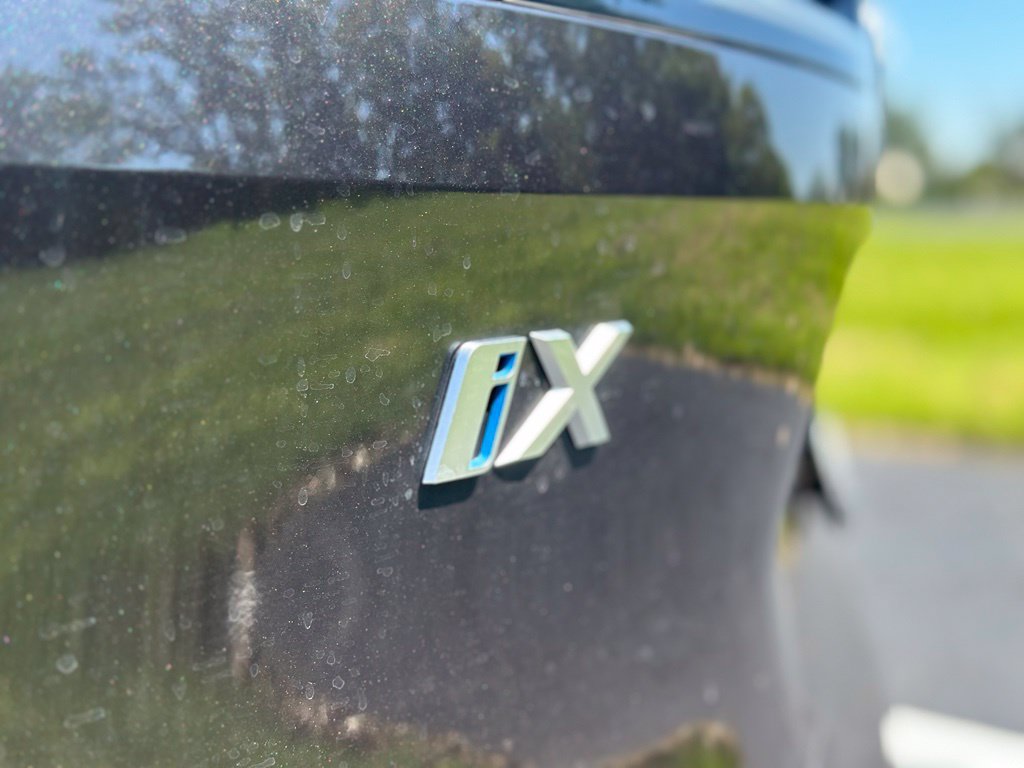 Used 2022 BMW iX xDrive50 w/ Sport Package AWD/4WD image 17