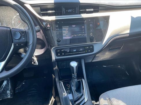 Used 2018 Toyota Corolla LE w/ Carpet Mat Package (TMS) FWD image 6