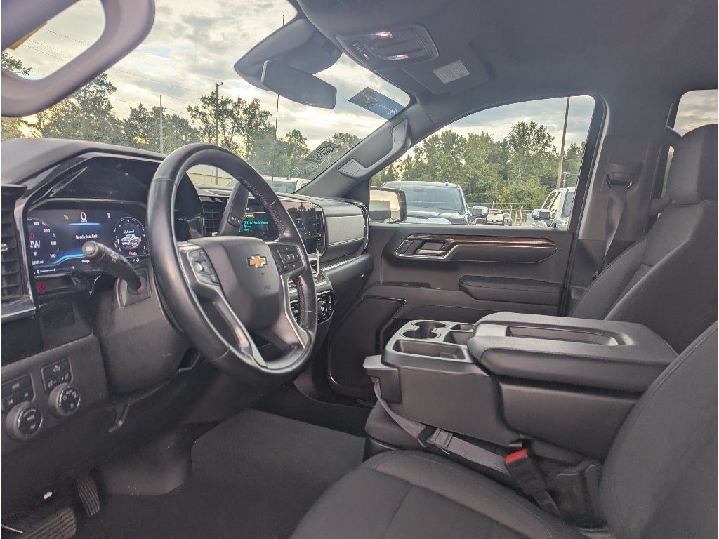 Used 2024 Chevrolet Silverado 1500 LT AWD/4WD image 11