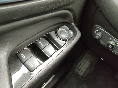 Used 2022 Chevrolet Equinox Premier AWD/4WD image 27