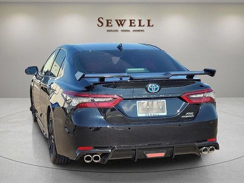 Used 2021 Toyota Camry XSE w/ Navigation Upgrade Package FWD image 3
