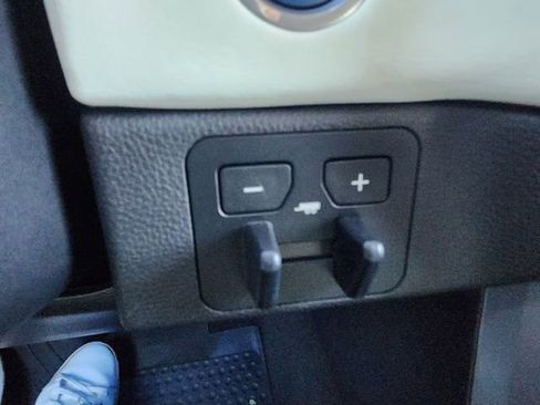 Used 2025 Toyota Tundra Platinum image 28