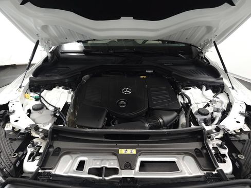 Used 2025 Mercedes-Benz GLC 350e 4MATIC image 31
