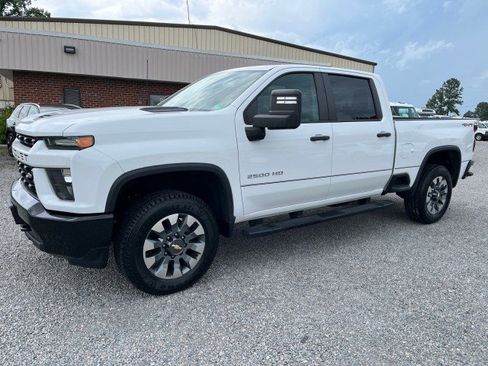Used 2023 Chevrolet Silverado 2500 Custom w/ Custom Convenience Package AWD/4WD image 2