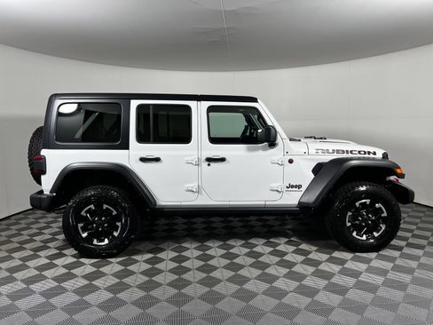 Used 2025 Jeep Wrangler Unlimited Rubicon AWD/4WD image 4