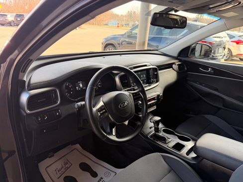 Used 2019 Kia Sorento L w/ LX Convenience Package image 8