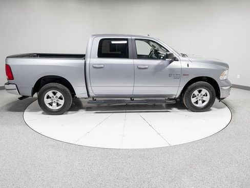Used 2020 RAM 1500 Classic SLT w/ Luxury Group image 32