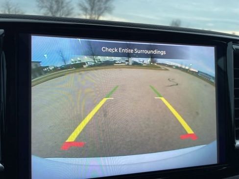 Used 2024 Chrysler Pacifica Limited w/ Trailer Tow Group image 11