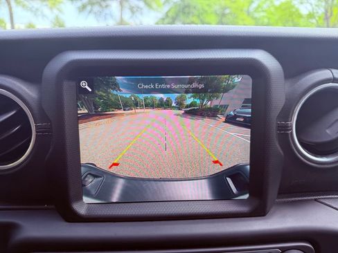 Used 2021 Jeep Gladiator Overland AWD/4WD image 21