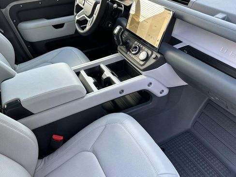 New 2026 Land Rover Defender 110 X-Dynamic SE AWD/4WD image 28