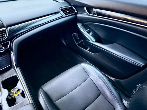 Used 2018 Honda Accord Sport image 10