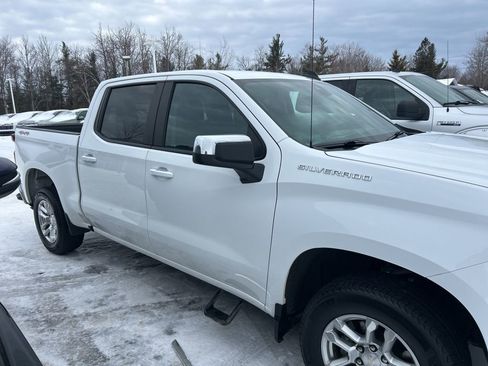 Used 2022 Chevrolet Silverado 1500 LT AWD/4WD image 3