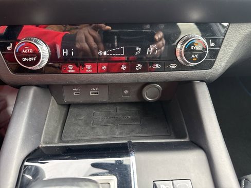 Used 2024 Mitsubishi Outlander 4WD Plug-In Hybrid image 16