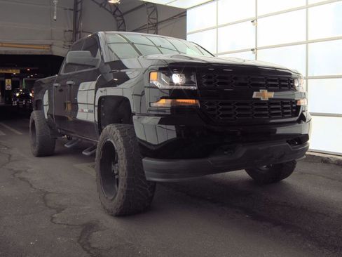 Used 2017 Chevrolet Silverado 1500 Custom w/ Custom Convenience Package image 2