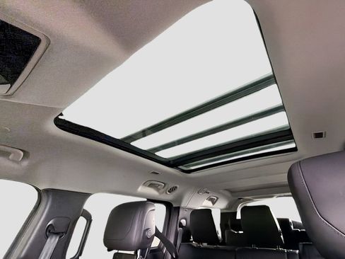 Certified 2023 Land Rover Defender 130 SE image 24