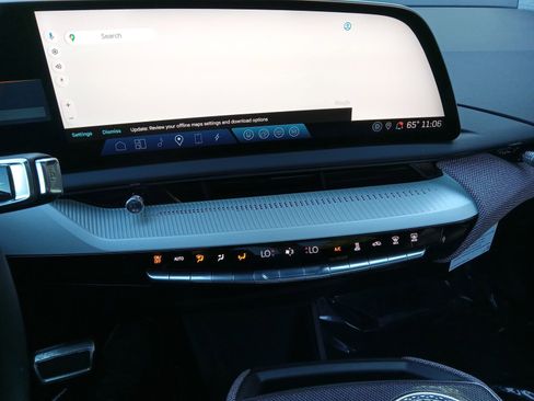 Used 2025 Cadillac Optiq Luxury 2 w/ LPO, Floor Liner Package image 18