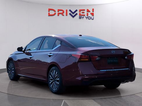 Used 2023 Nissan Altima 2.5 SV FWD image 3