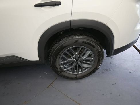 Used 2024 Nissan Rogue S FWD image 17