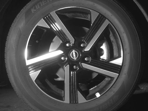 Used 2025 Nissan Sentra SV FWD image 13