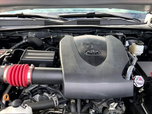 Used 2021 Toyota Tacoma TRD Sport w/ TRD Premium Sport Package AWD/4WD image 27