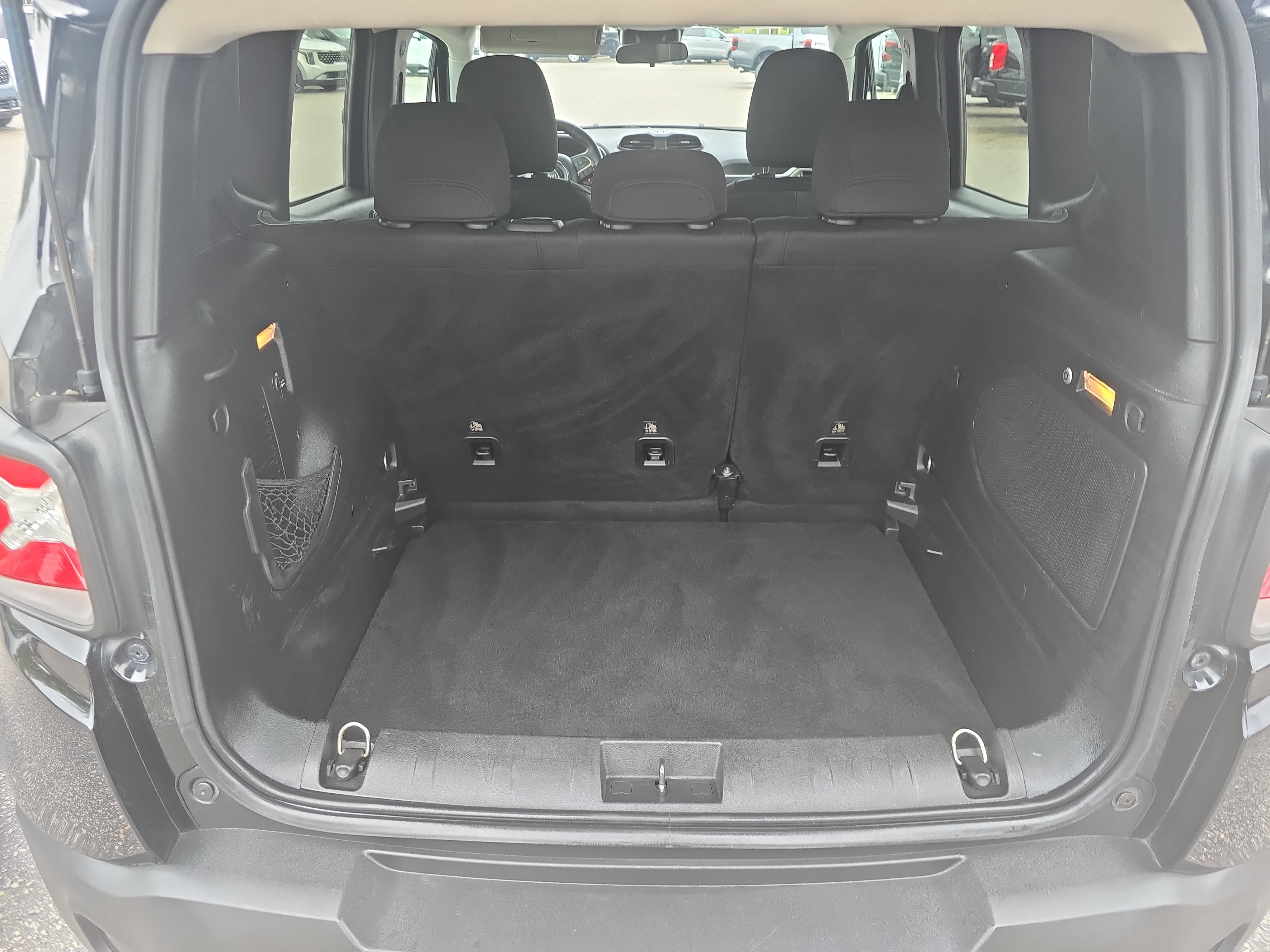 Used 2016 Jeep Renegade 75th Anniversary FWD image 12