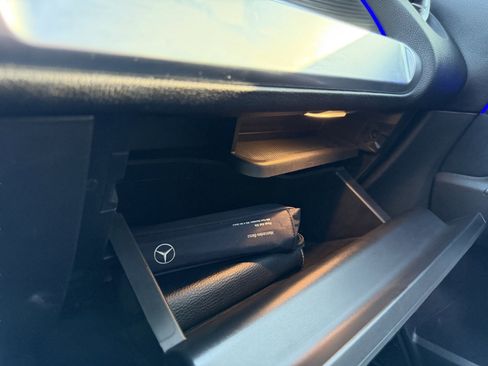 Used 2021 Mercedes-Benz GLB 35 AMG 4MATIC image 31