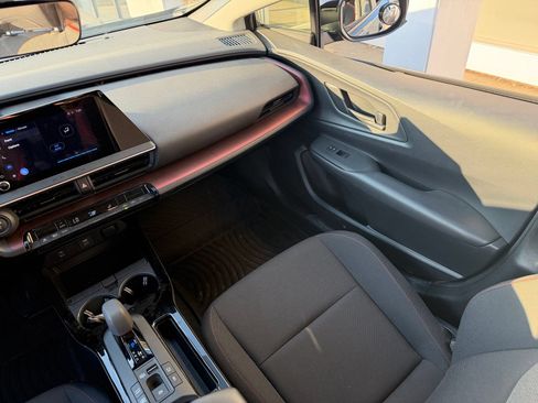 Used 2024 Toyota Prius Prime FWD image 7