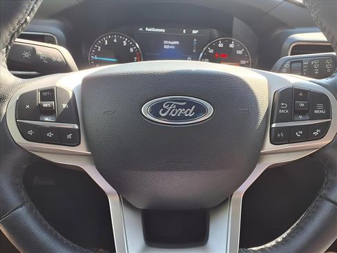 Used 2022 Ford Explorer XLT w/ Equipment Group 202A image 11
