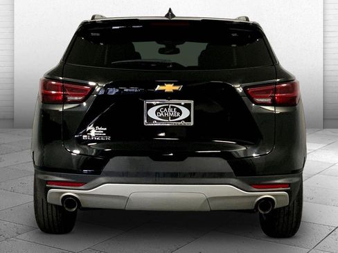 Used 2024 Chevrolet Blazer LT w/ Convenience Package FWD image 3