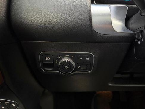 Used 2021 Mercedes-Benz GLB 250 4MATIC image 37