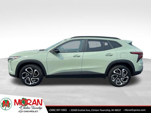 Certified 2024 Chevrolet Trax RS w/ Driver Confidence Package FWD image 3