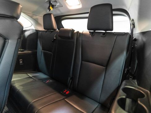 Used 2023 Toyota Highlander XLE AWD/4WD image 34